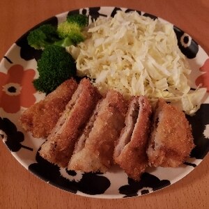 薄切り肉で粒マスタードを挟んだトンカツ